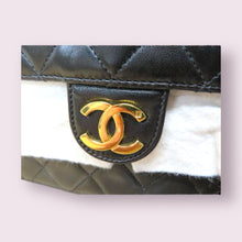Load image into Gallery viewer, CHANEL Vintage Single Flap - Black