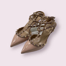 Load image into Gallery viewer, VALENTINO Rockstuds Pumps
