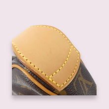Load image into Gallery viewer, LOUIS VUITTON Croissant MM
