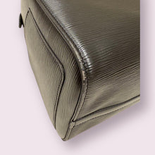 Load image into Gallery viewer, LOUIS VUITTON Epi Keepall 45
