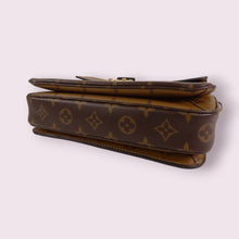 Load image into Gallery viewer, LOUIS VUITTON Metis Pochette Reverse
